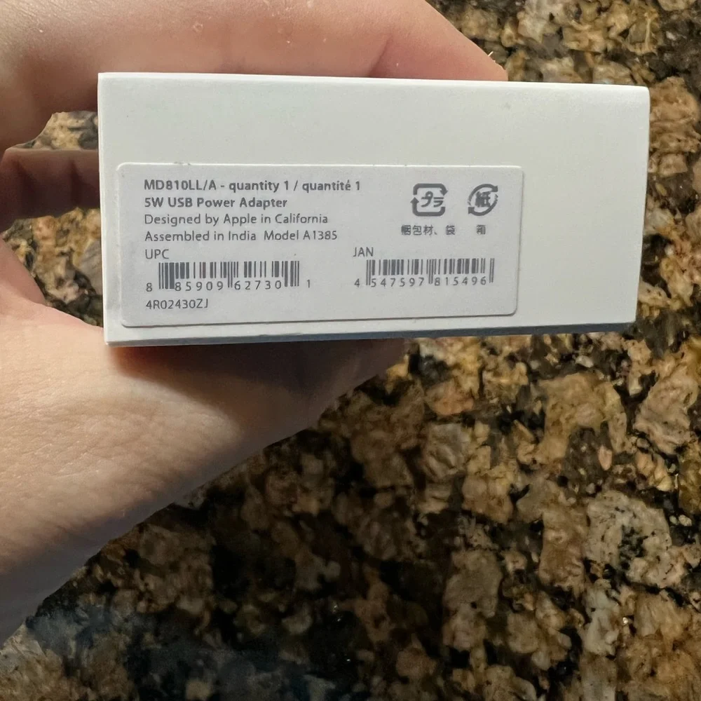 Apple 5W USB Power Adapter - Never opened